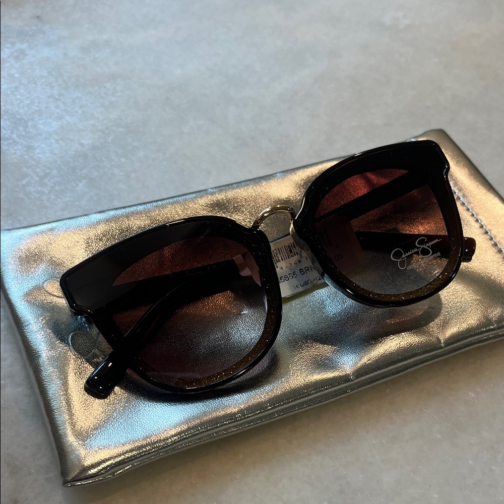 Jessica Simpson Dark Tortoiseshell Sunglasses with Brown Gradient Lenses